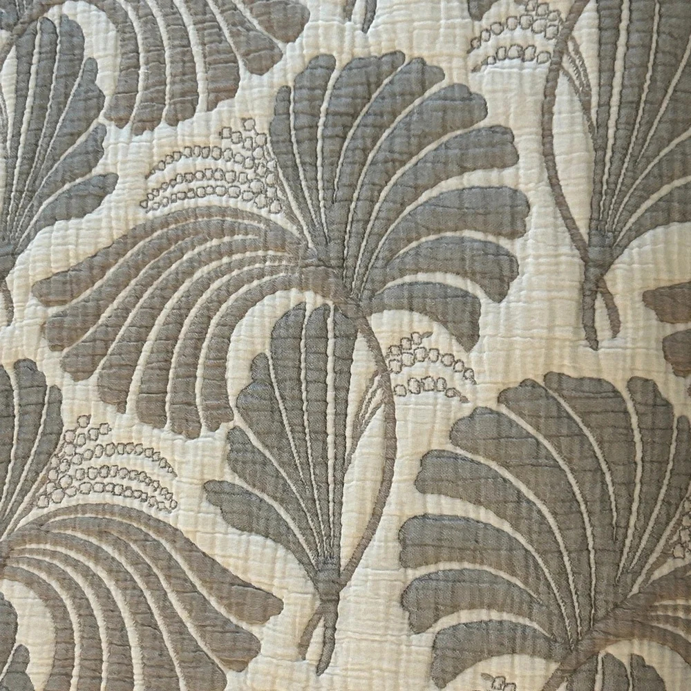 Dancing Leaves Quilted Jacquard 2 Side Woven Bedspread Oversized Queen Neutral